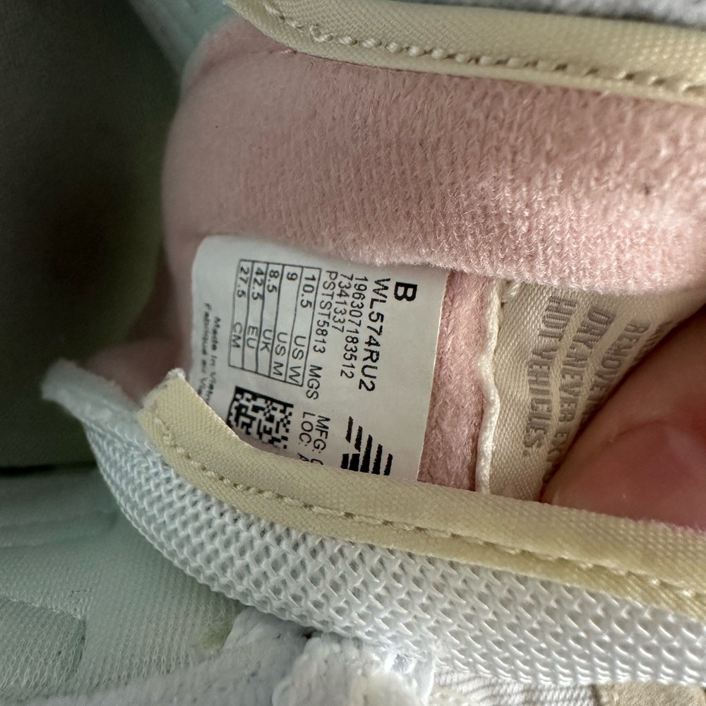 New Balance Sneaker - Picture 5 of 6